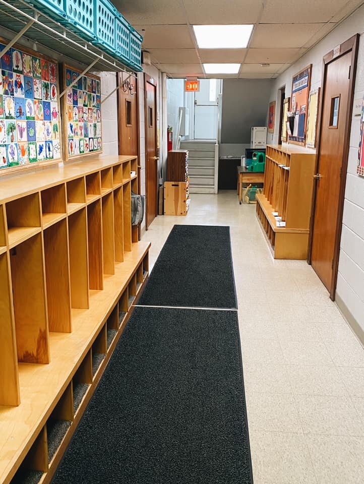  Locker area for children’s belongings 