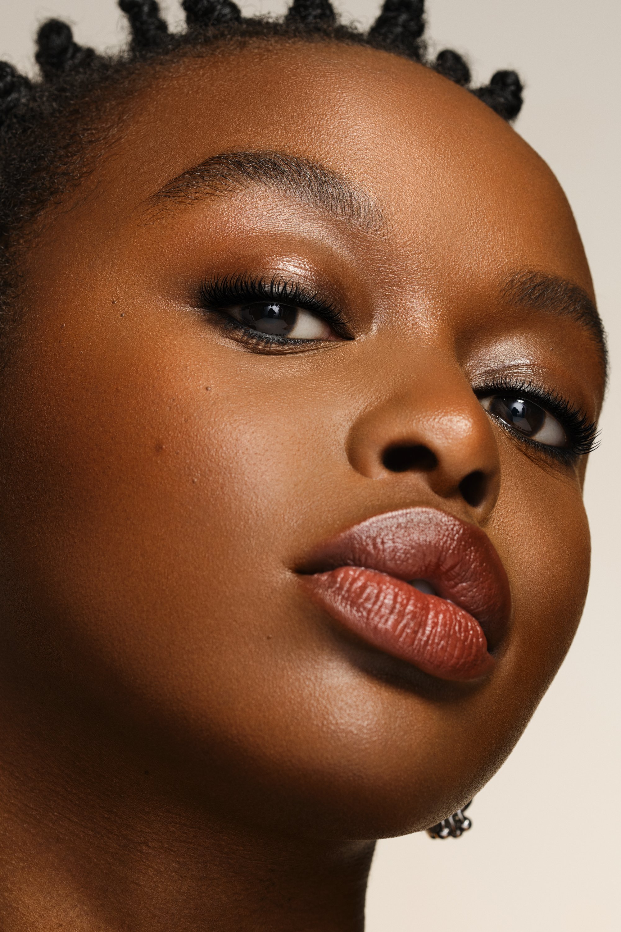 MAY21-MOB-2021 CAMPAIGN-02 Evergreen - Mascara - ZOE-0315_HR.jpg