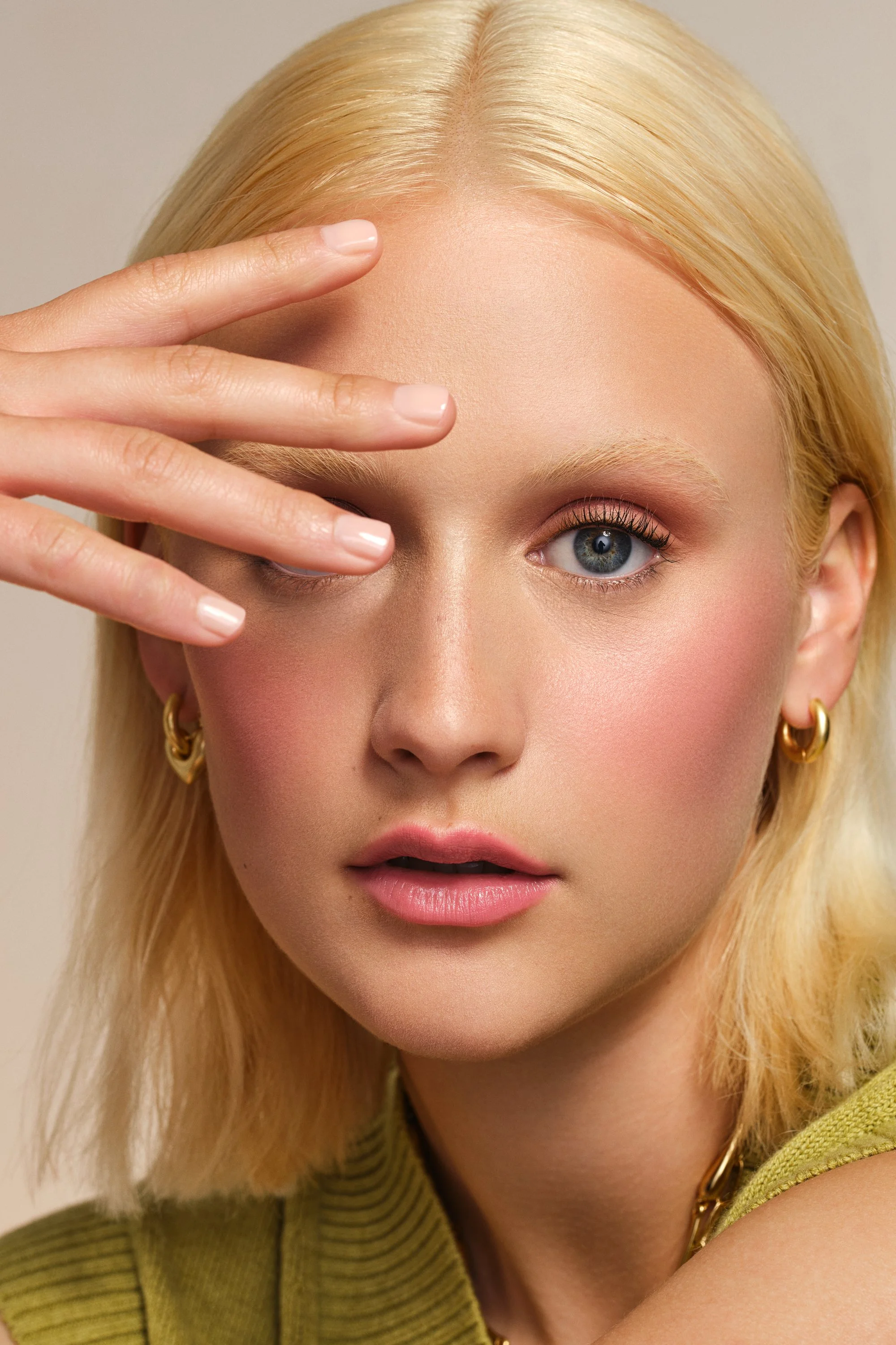 MAY21-MOB-2021 CAMPAIGN-02 Evergreen - Cream Blush - MEG-0504_HR.jpg
