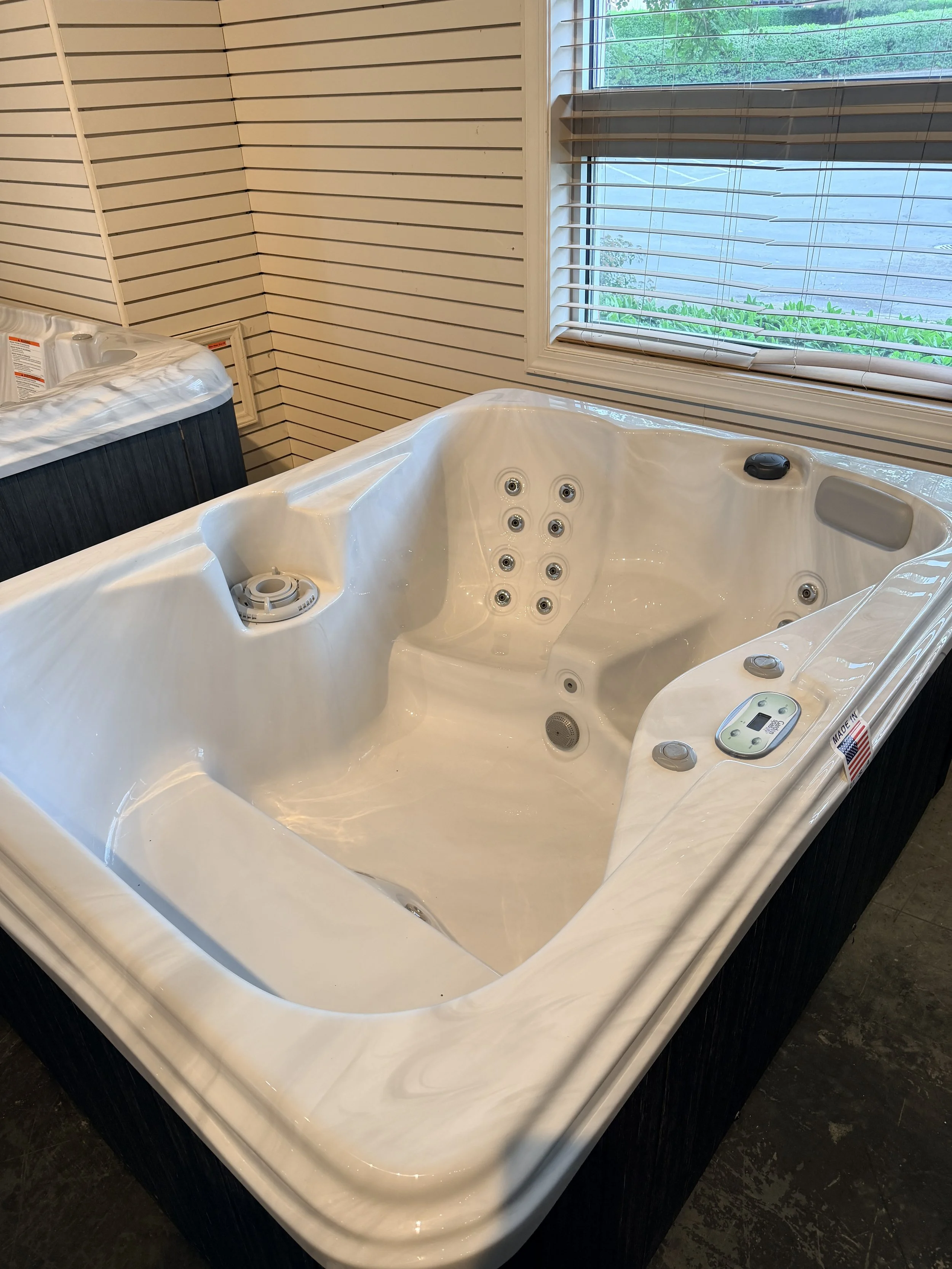 IRIS  -  CLEARANCE $4,999  (WAS $9,599)