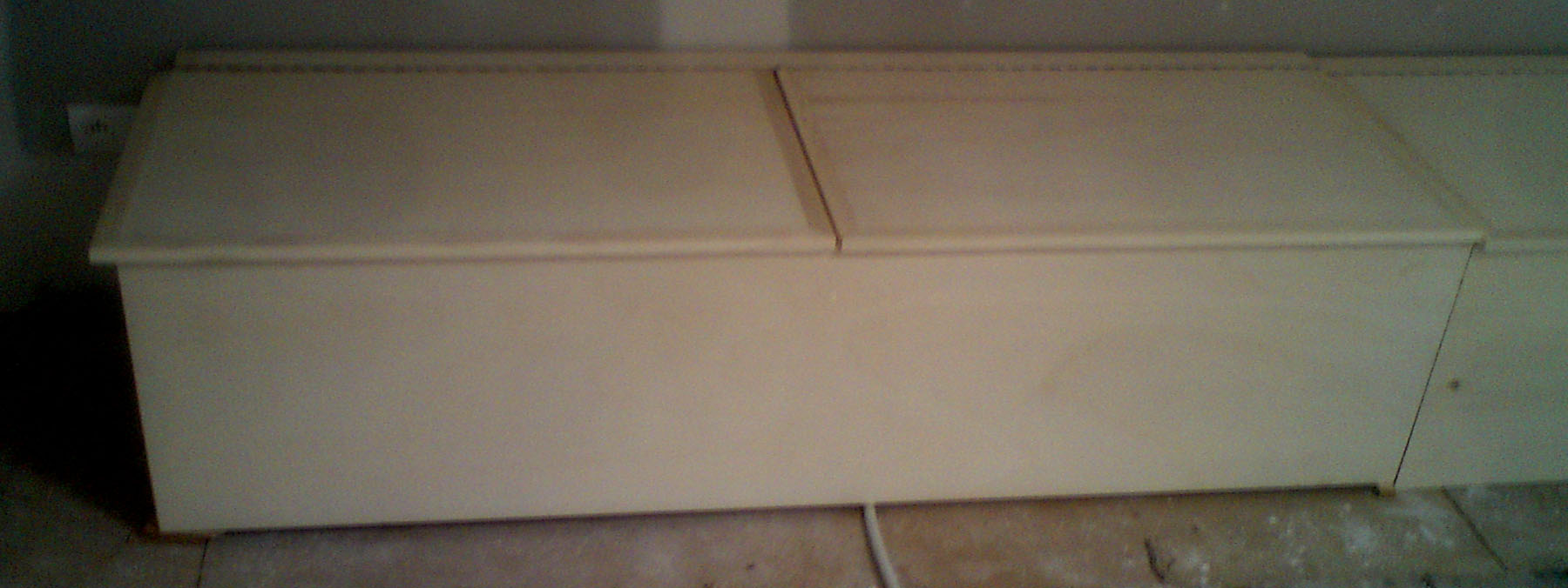 Banc de rangement en peuplier