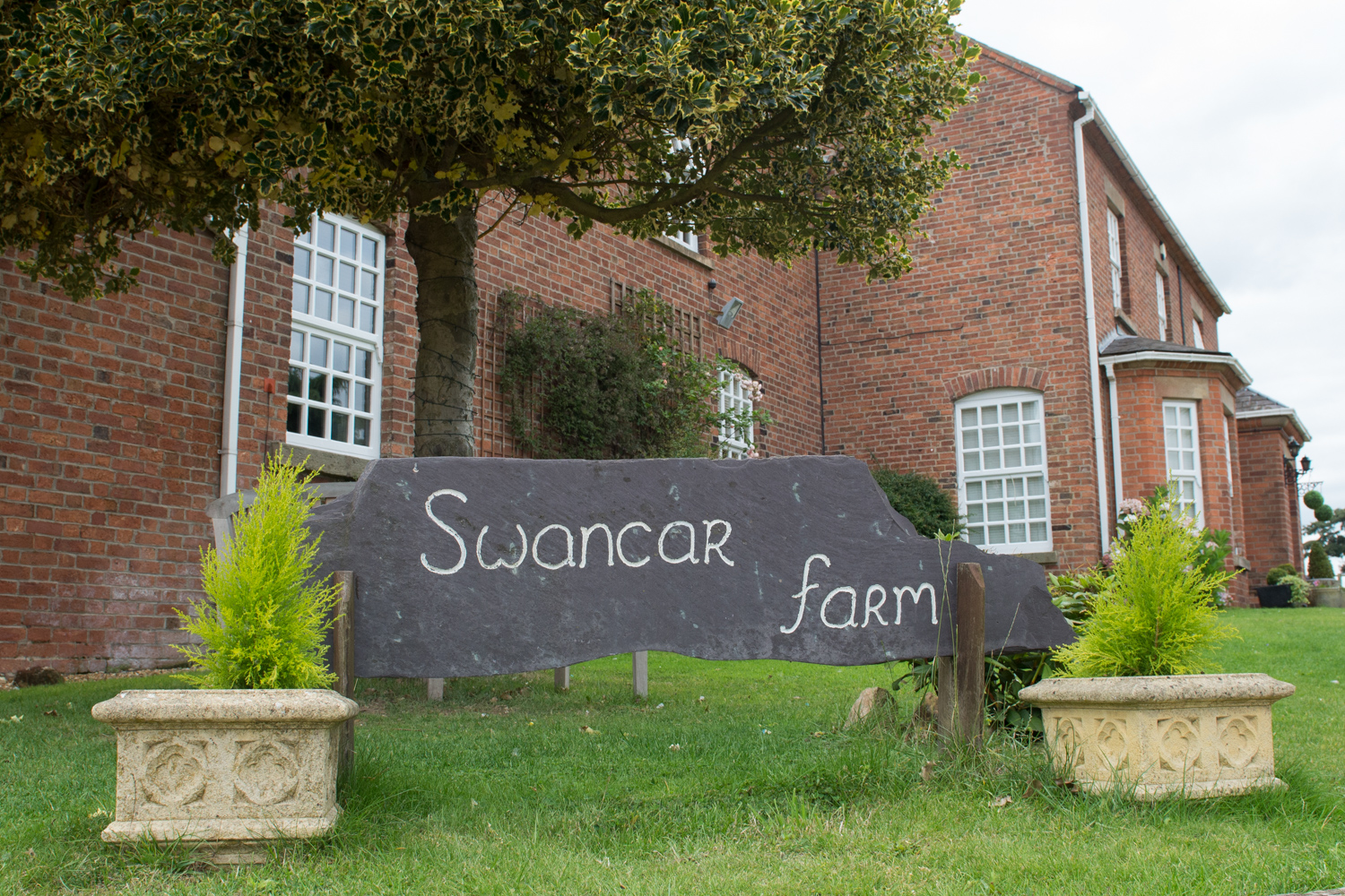 Sarah and nigel swancar farm wedding-55.jpg