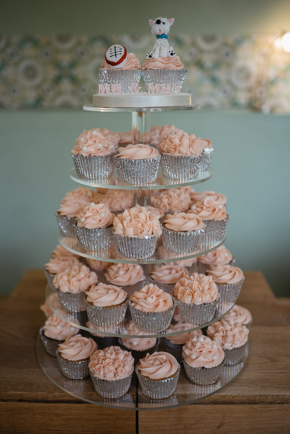 cup cakes at burghley house wedding