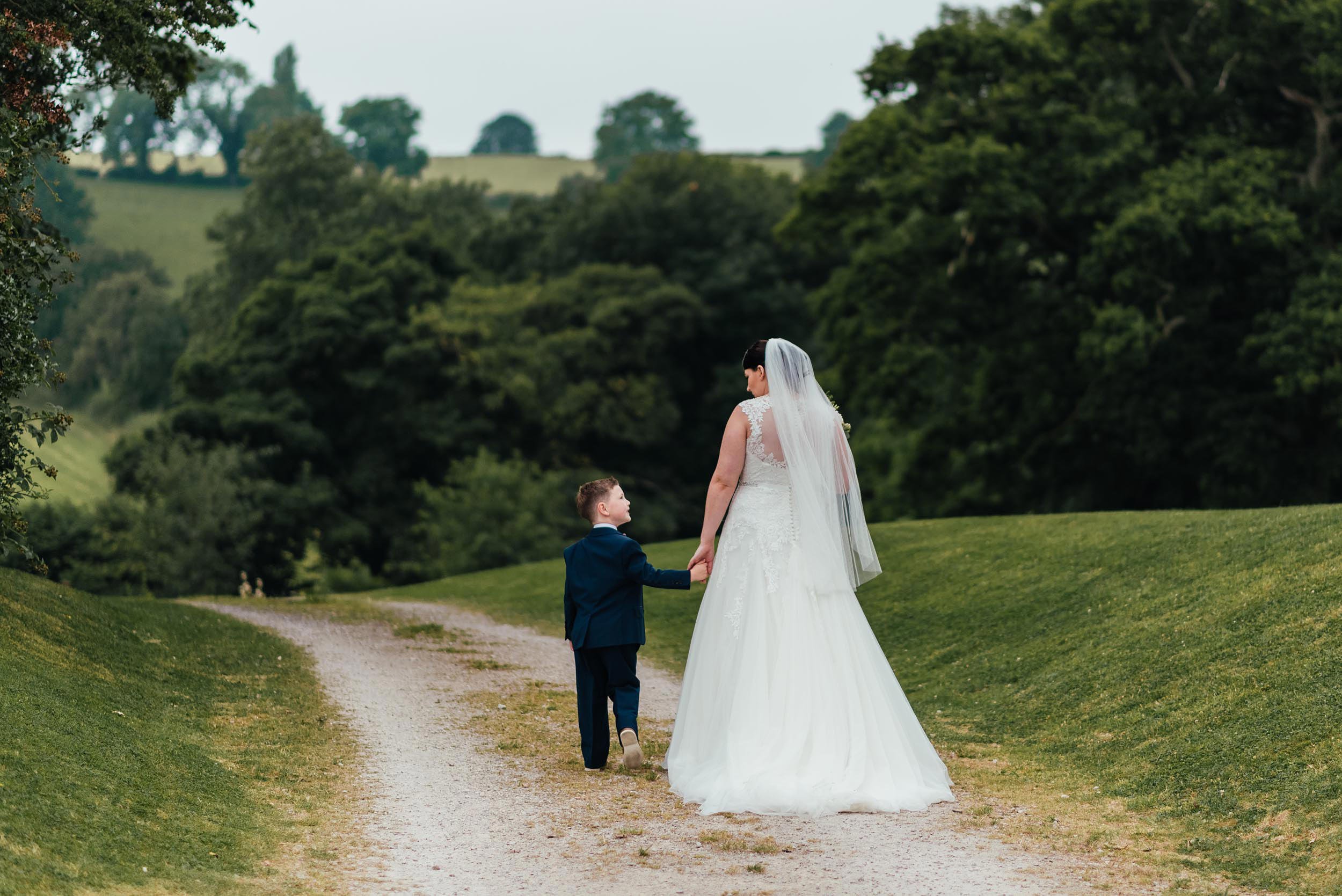 white-hart-inn-alfreton-wedding-photography-163.jpg