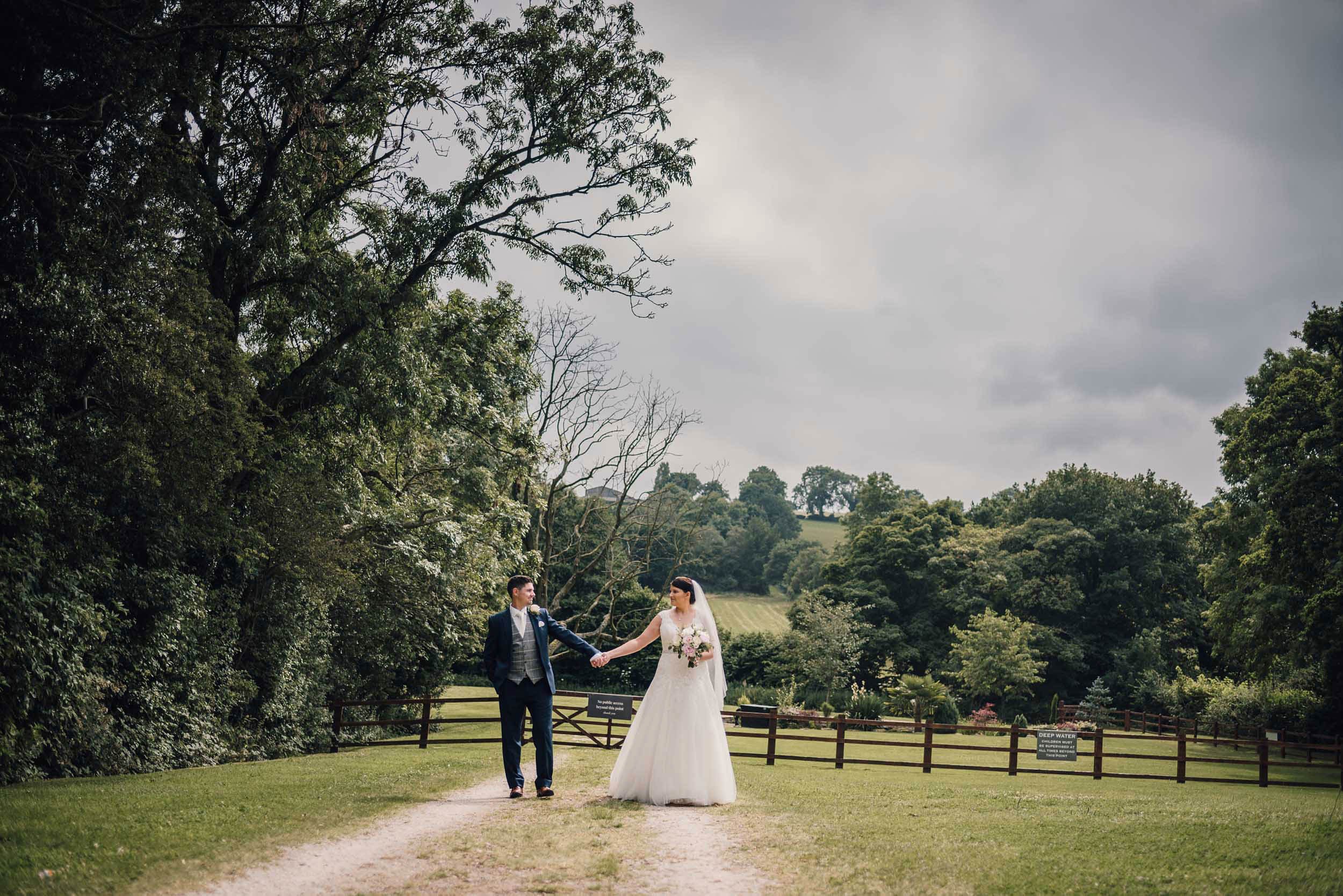 the white hart inn moor wood moor wedding photography