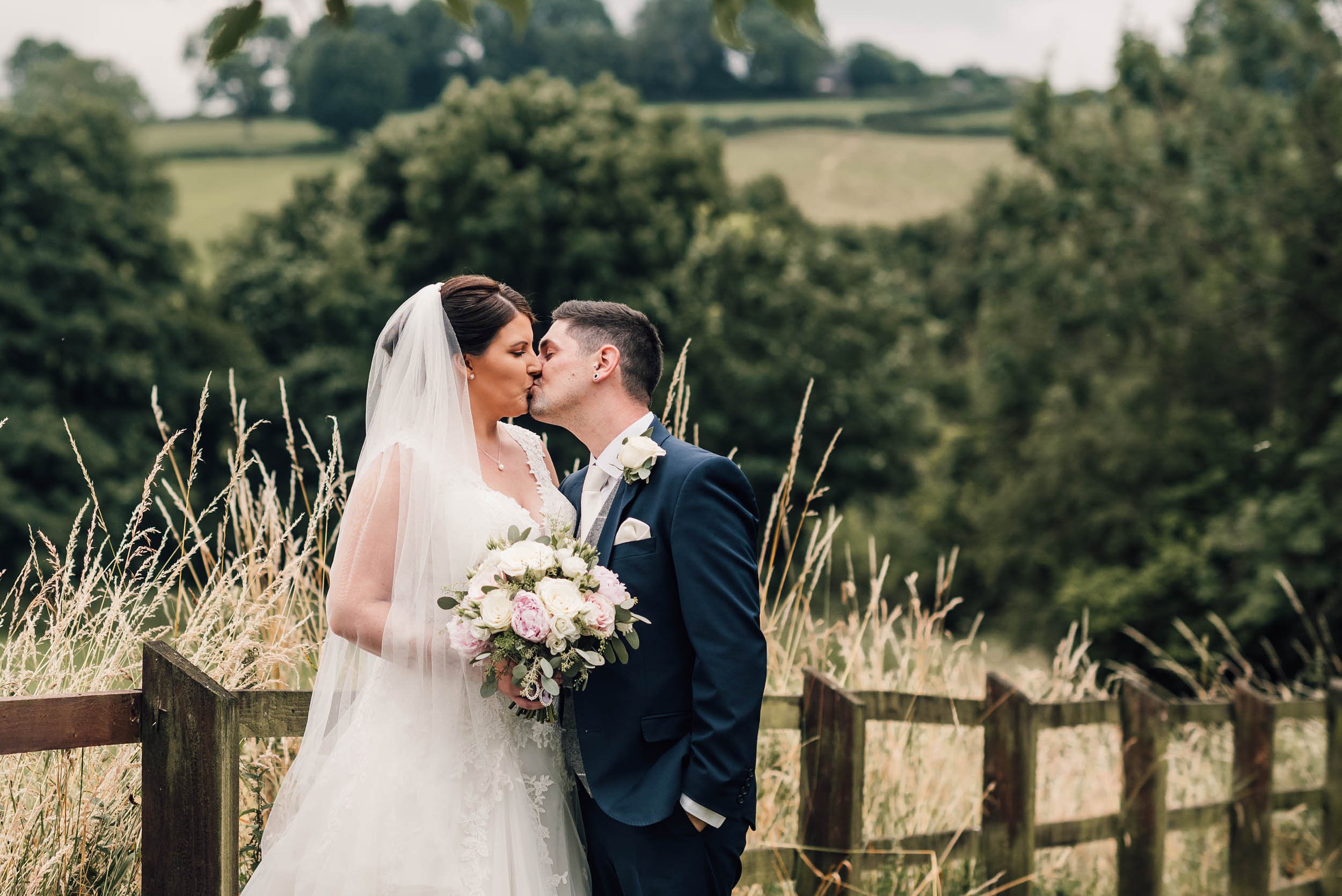 ride and groom kissing at the white hart inn alfreton