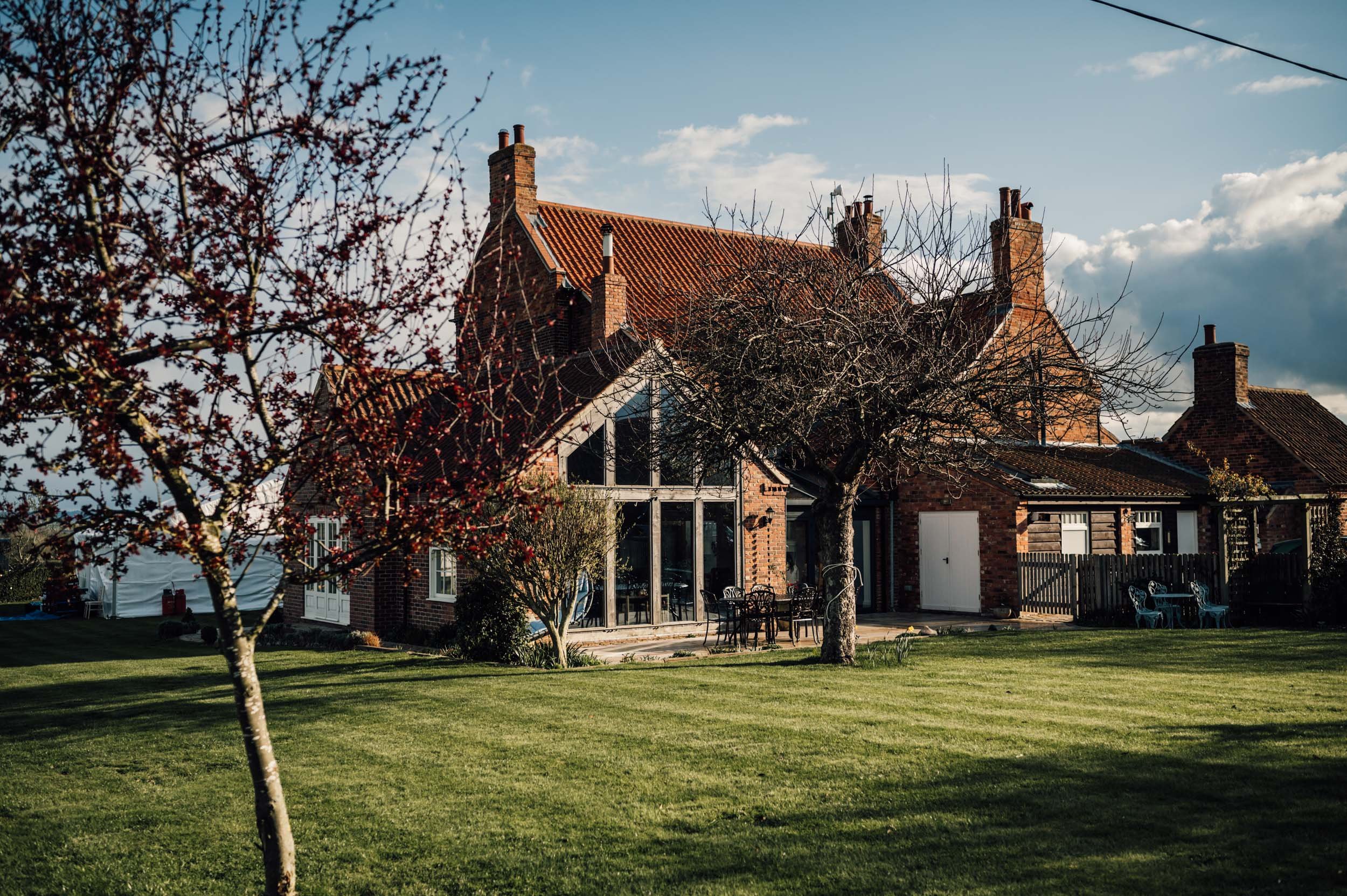 nottinghamshire-family-home-marquee-wedding-by-matt-andrew-197.jpg