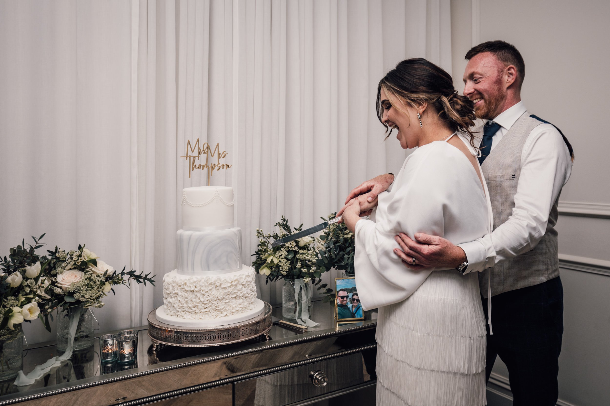 bride and groom cutting the wedding cake