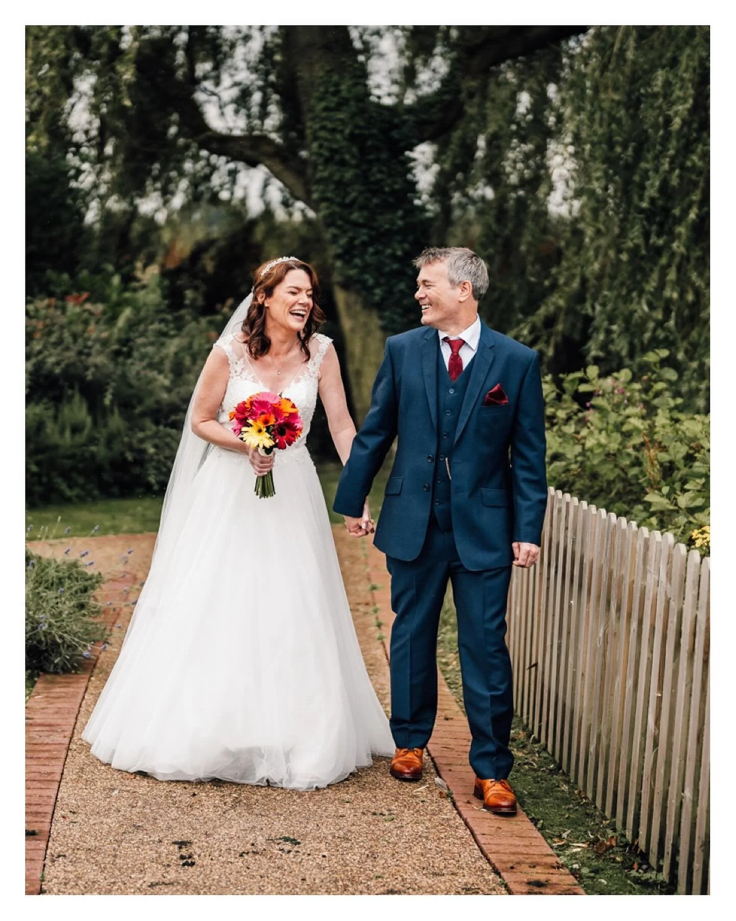 A few frames from Claire &amp; Richard&rsquo;s intimate wedding 🔥 @hanburybarnsvenue
 
#nottinghamweddingphotographer #nottinghamweddingphotography #nottinghamweddingsuppliers #hanburybarns #hanburybarnswedding #hanburybarnsweddingphotographer #wedd