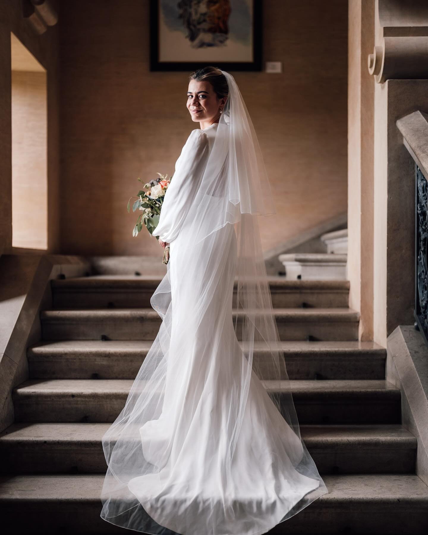 Zoe on the stairs on her wedding day at @harlaxton_manor 
/
#harlaxtonmanorwedding #harlaxtonmanorweddingphotographer #bridetobe2025 #bridwtobe2024 #sassiholfordbride #nottinghamweddingphotographer #nittinghamweddings #bohostyle #bohowedding #grantha