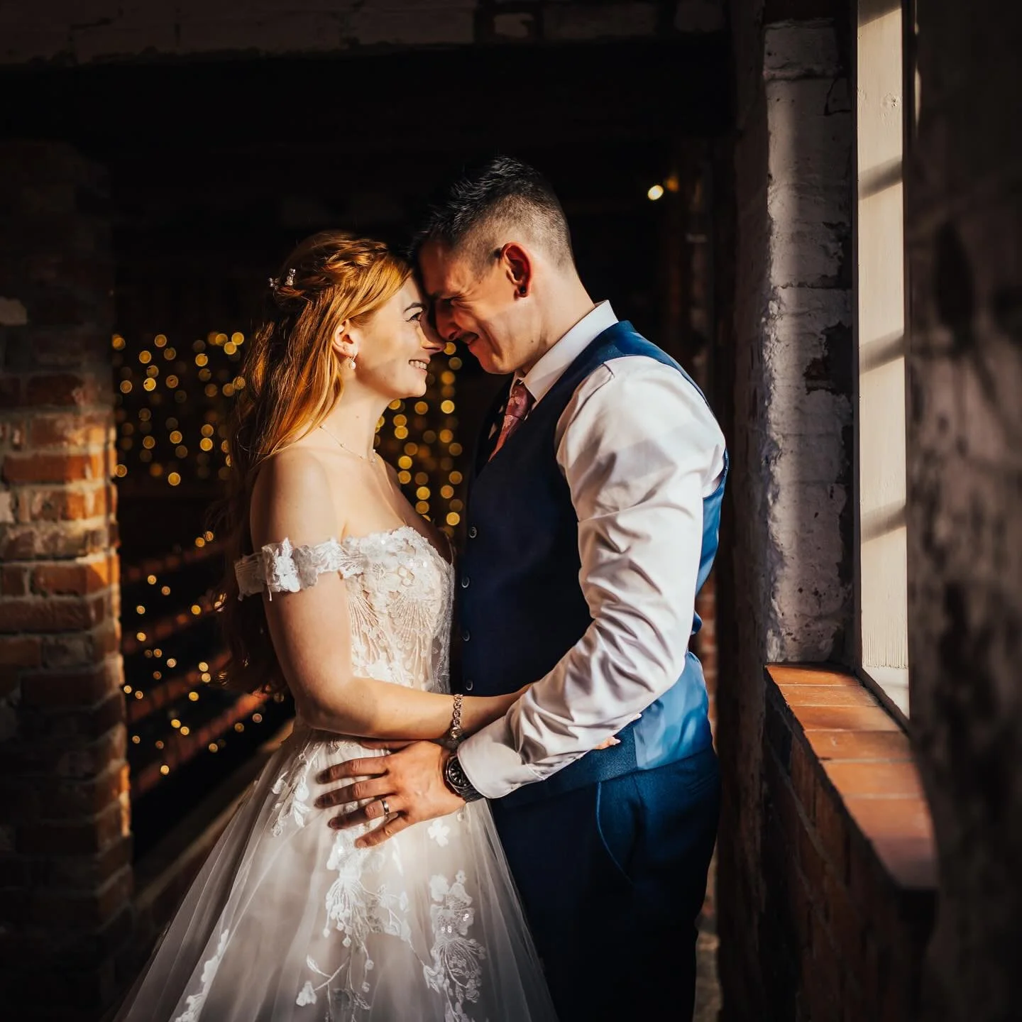 Sophie and George had a fantastic wedding day @donington_park_farmhouse @sweetpeas_florist @thetemplehairbeautyspa 
/
#nottinghamweddingphotographer #nottinghamweddingphotography #nottinghamphotographer #nottslife #nottsweddings #nottinghamweddingsup