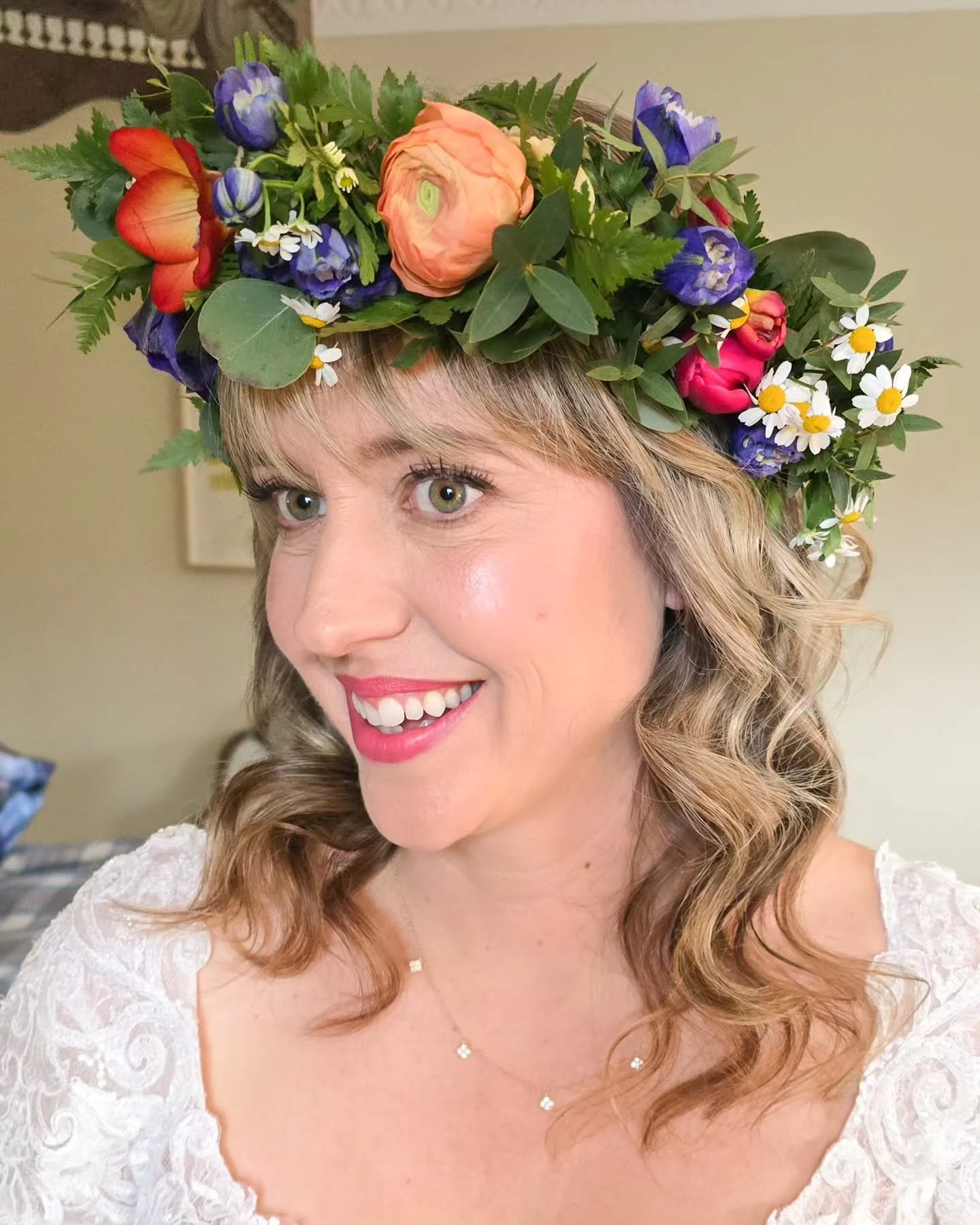 Glowing skin, soft textured waves and a statement floral crown for our lovely bride Alice 🌸
The perfect balance of natural and romantic 🤍

Such a lovely morning for Alice and her bridal party with me &amp; Colette ✨

Hair &amp; styling by me
Makeup