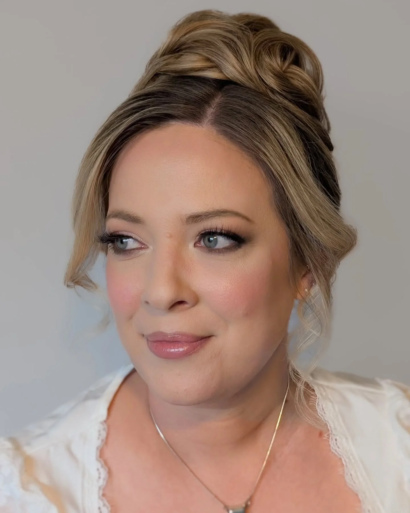 Soft, romantic bridal glam 🤍

Glowing skin, softly sculpted eyes and a timeless textured updo designed to enhance natural beauty 

Products used:

Skin: Kryolan Ultra Foundation
RCMA Translucent Powder
Charlotte Tilbury Airbrush Flawless Concealer

