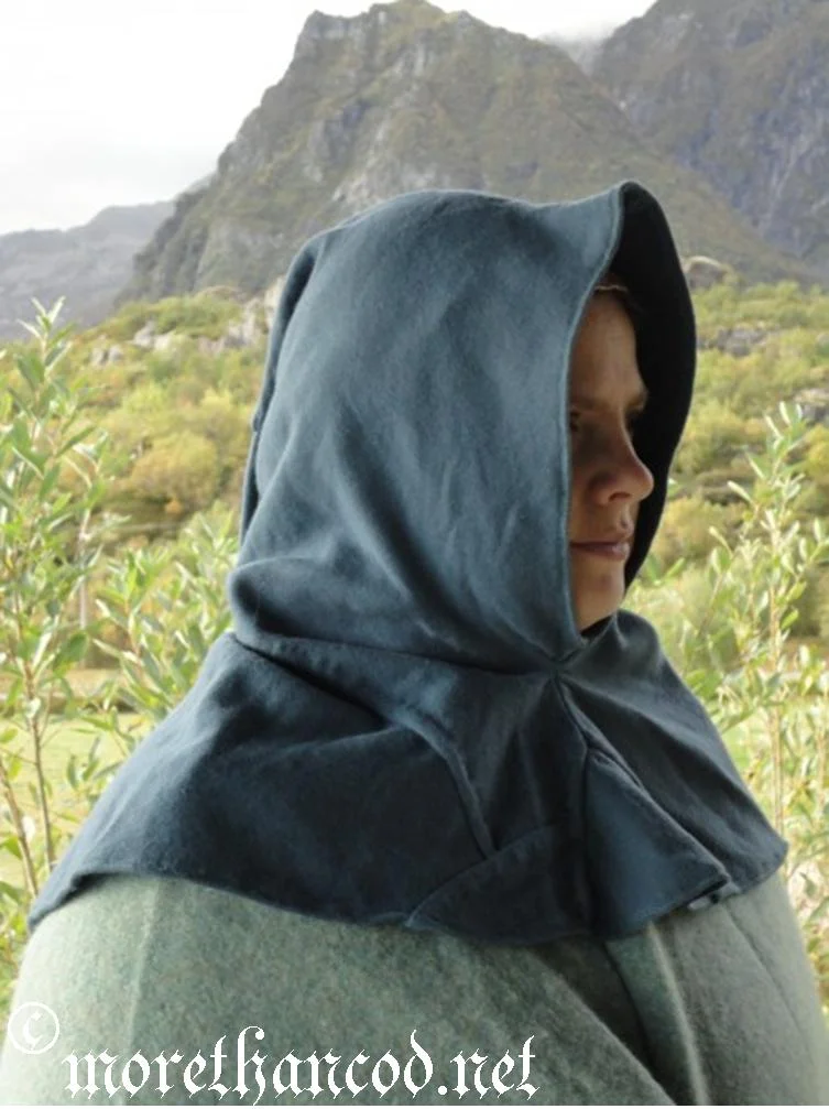 2. Wool lirpipe hood (D10600)