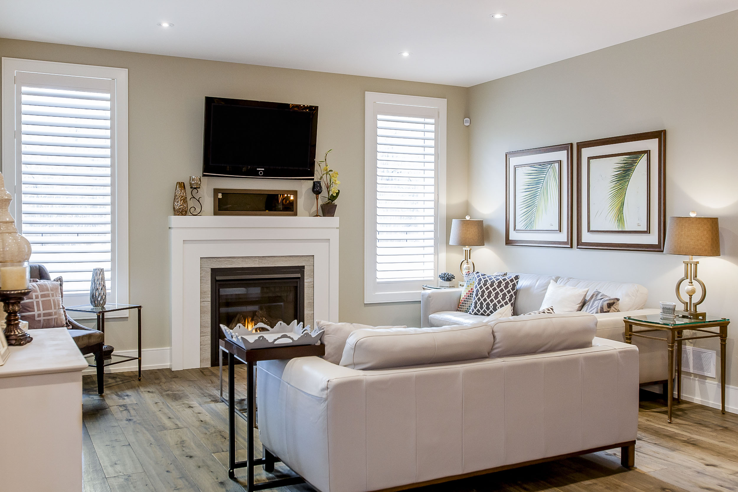 MODERN LIVING ROOM