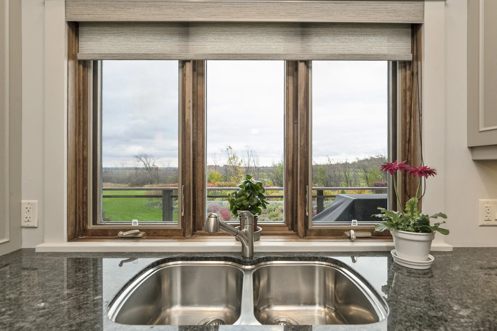 30-Oslerview-Drive_Interiors_Web-15.jpg
