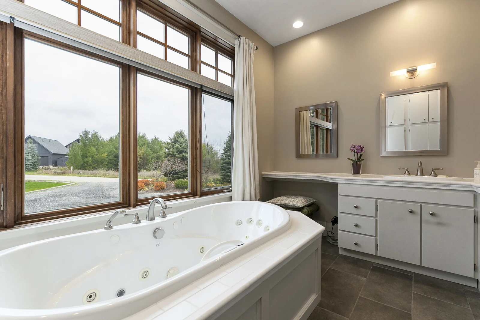 30-Oslerview-Drive_Interiors_Web-24.jpg