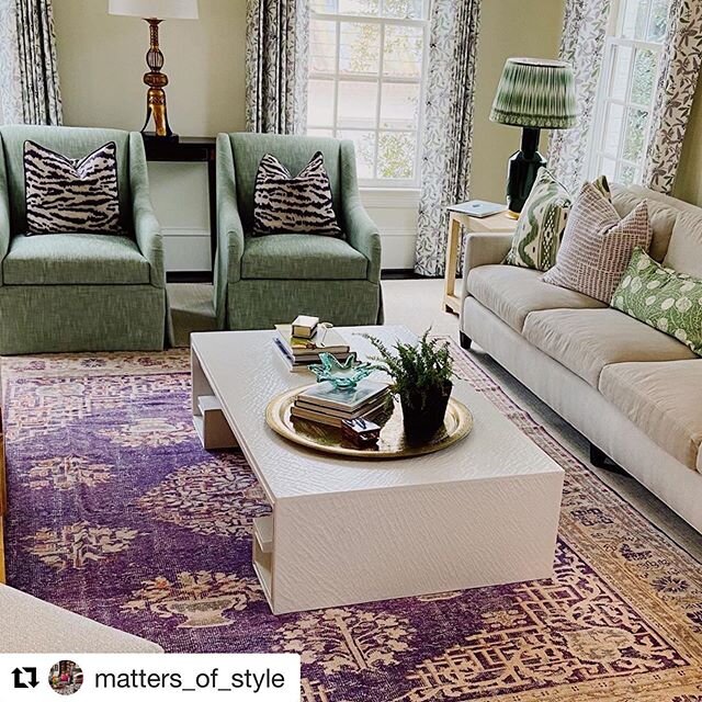 Swipe right for a close up of the custom drapery fabric that we created for this gorgeous living room by @matters_of_style .  Can&rsquo;t wait to see more of this house! 😍
.
.
#interiordesign #custom #customtextiles #customcolors #handprintedtextile