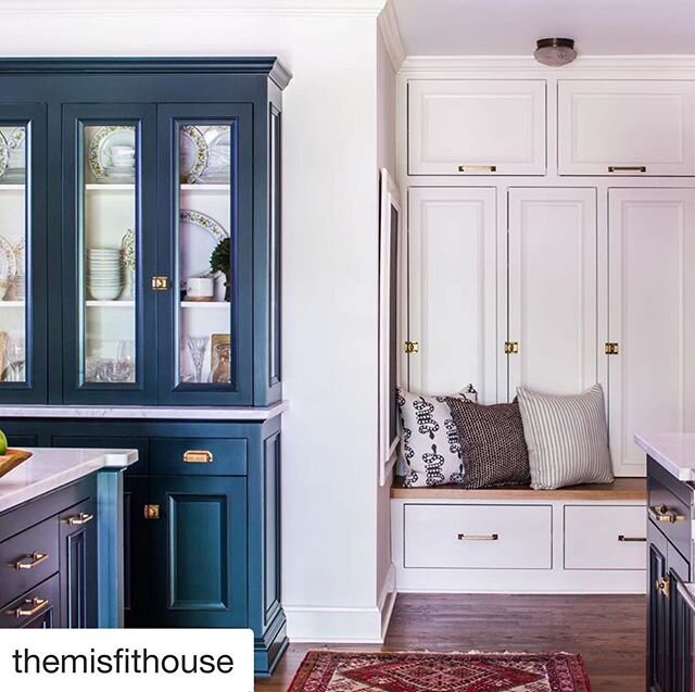 We spy Snakes and mini-stripes in this beautiful kitchen by @themisfithouse !
.
.
#handprintedtextiles #textiles #textiledesign #fabric #interiordesign