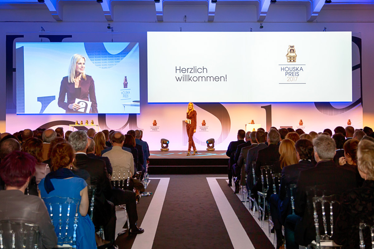 Moderatorin Nina Ruge führt seit Jahren charmant durch das Programm der Gala.