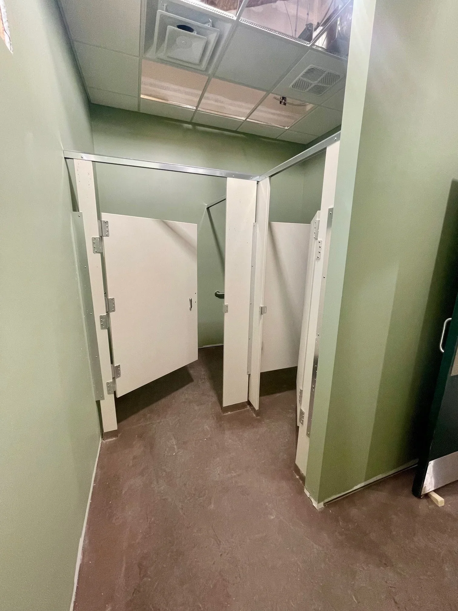 Guys bathroom stalls