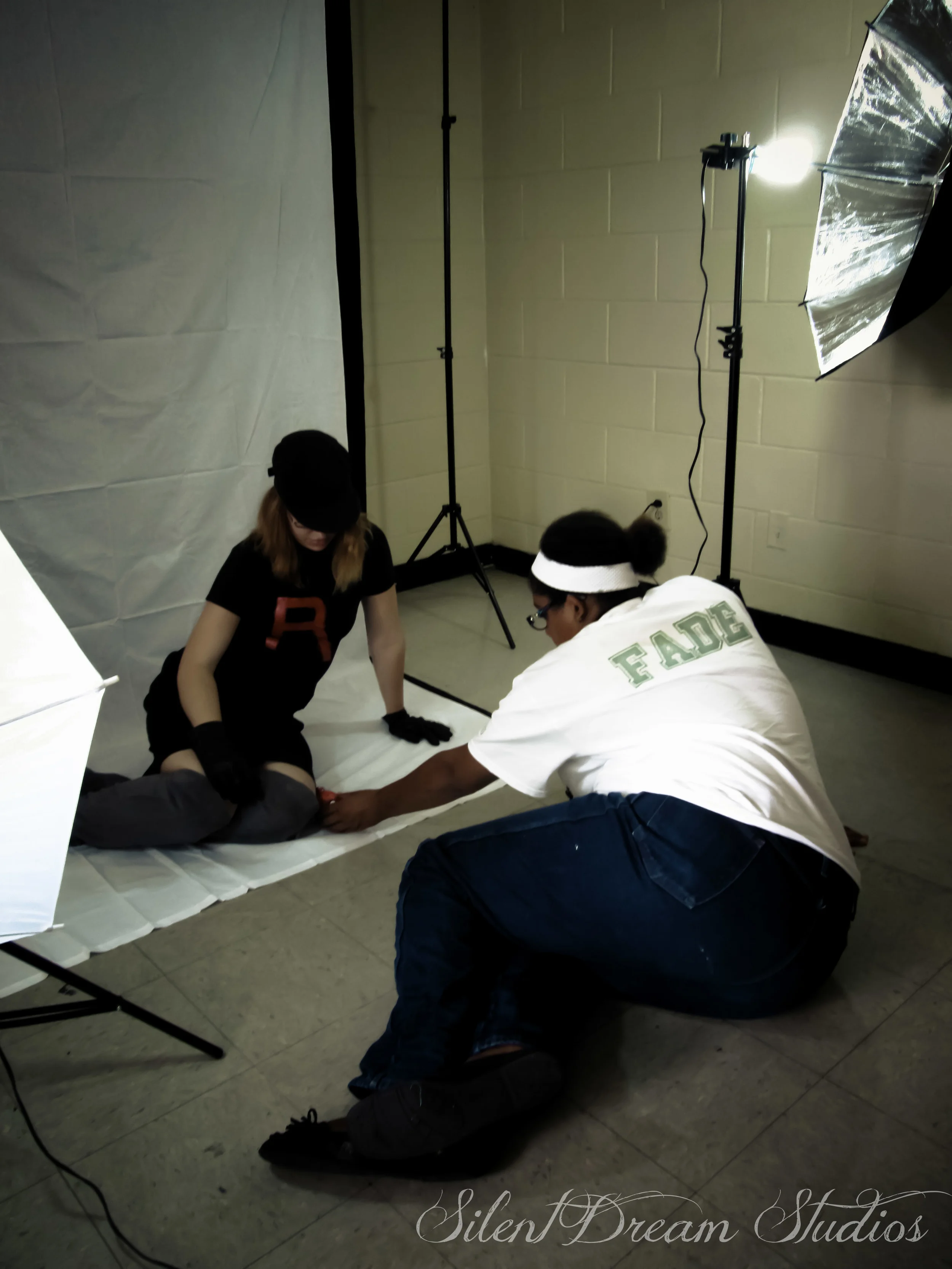 Prepping Luna for her next shot. Photo credit: Amanda Baldwin
