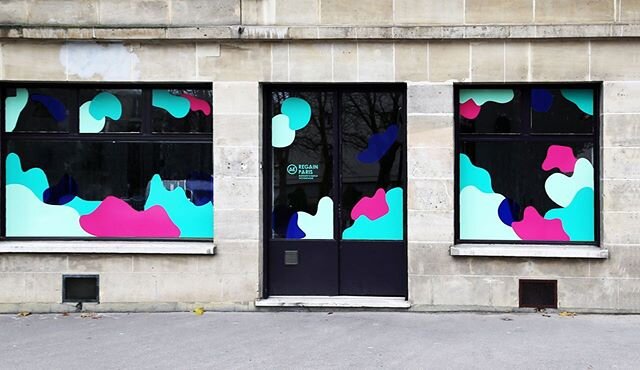 we had fun working with @matinees_paris on the interior design and identity of a co-working space for Esat regain paris. &mdash;
Photos by @matinees_paris 
Banners by @josepheartist
_
#graphicdesign #identity #interior #architecture #colours #charity