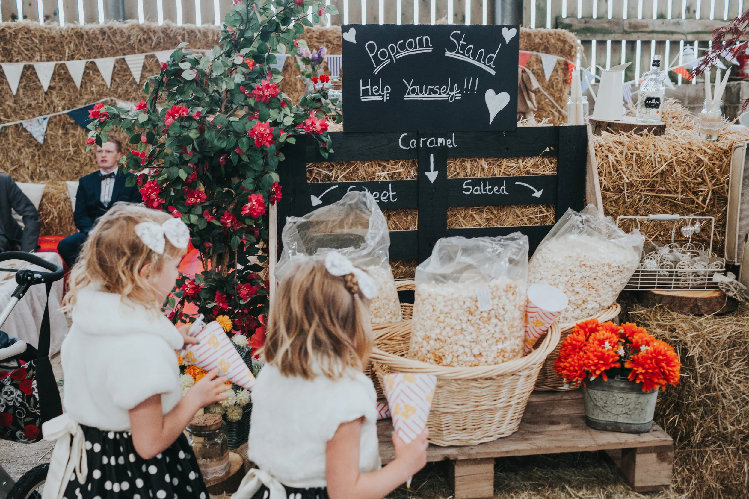 Kids eating pop corn.&nbsp; 