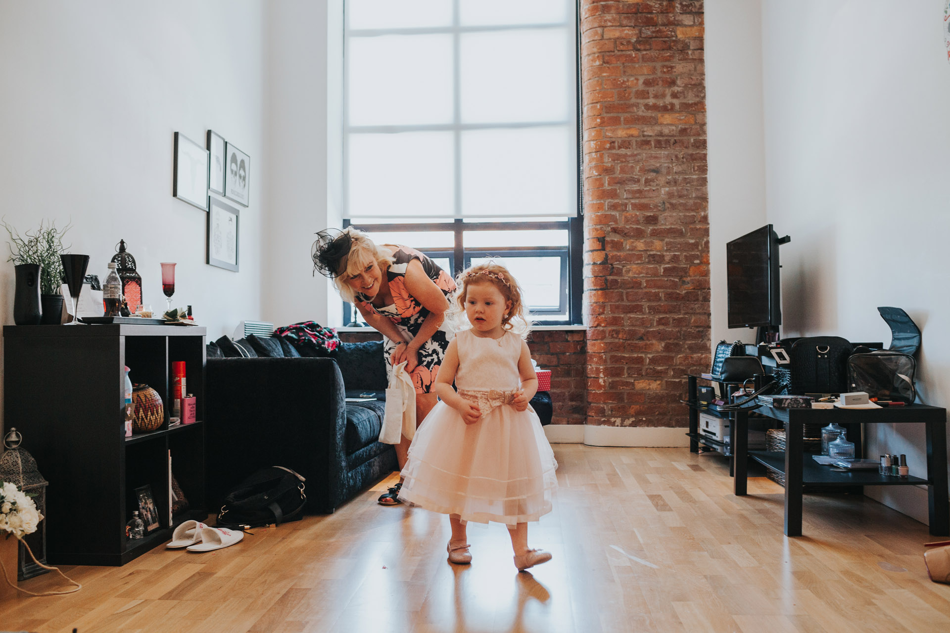 Flower girl and mother of the bride play together. 