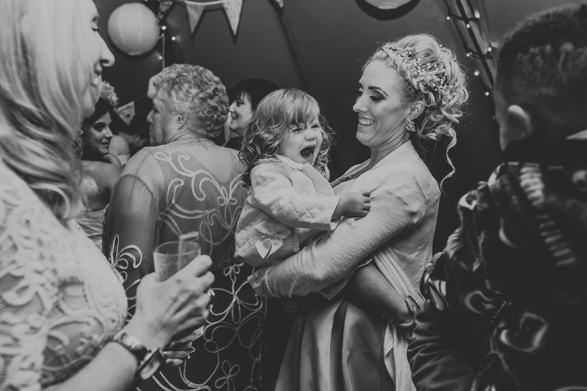 Bridesmaid dances with daughter. 