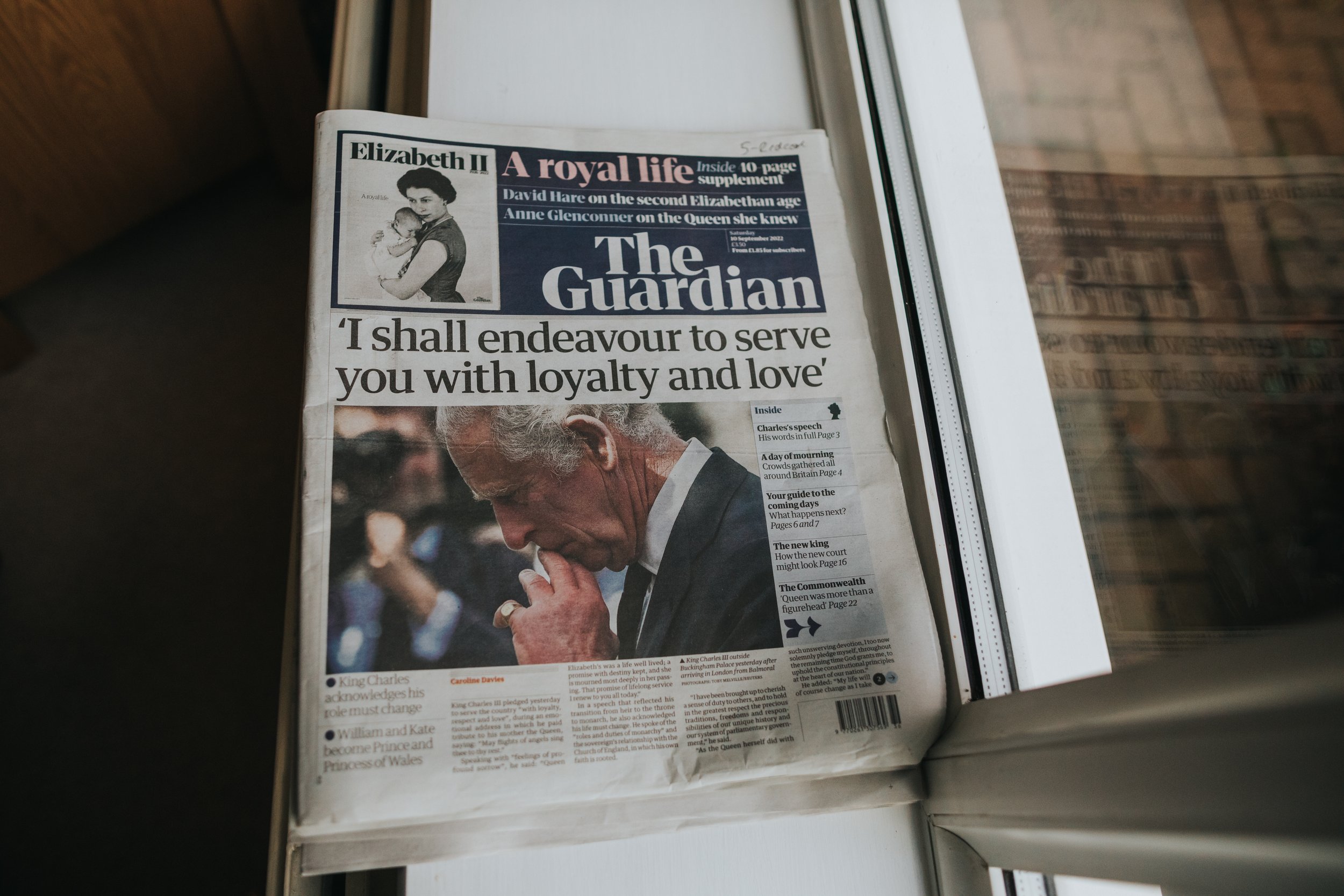 News on the Queens death in The Guardian Newspaper