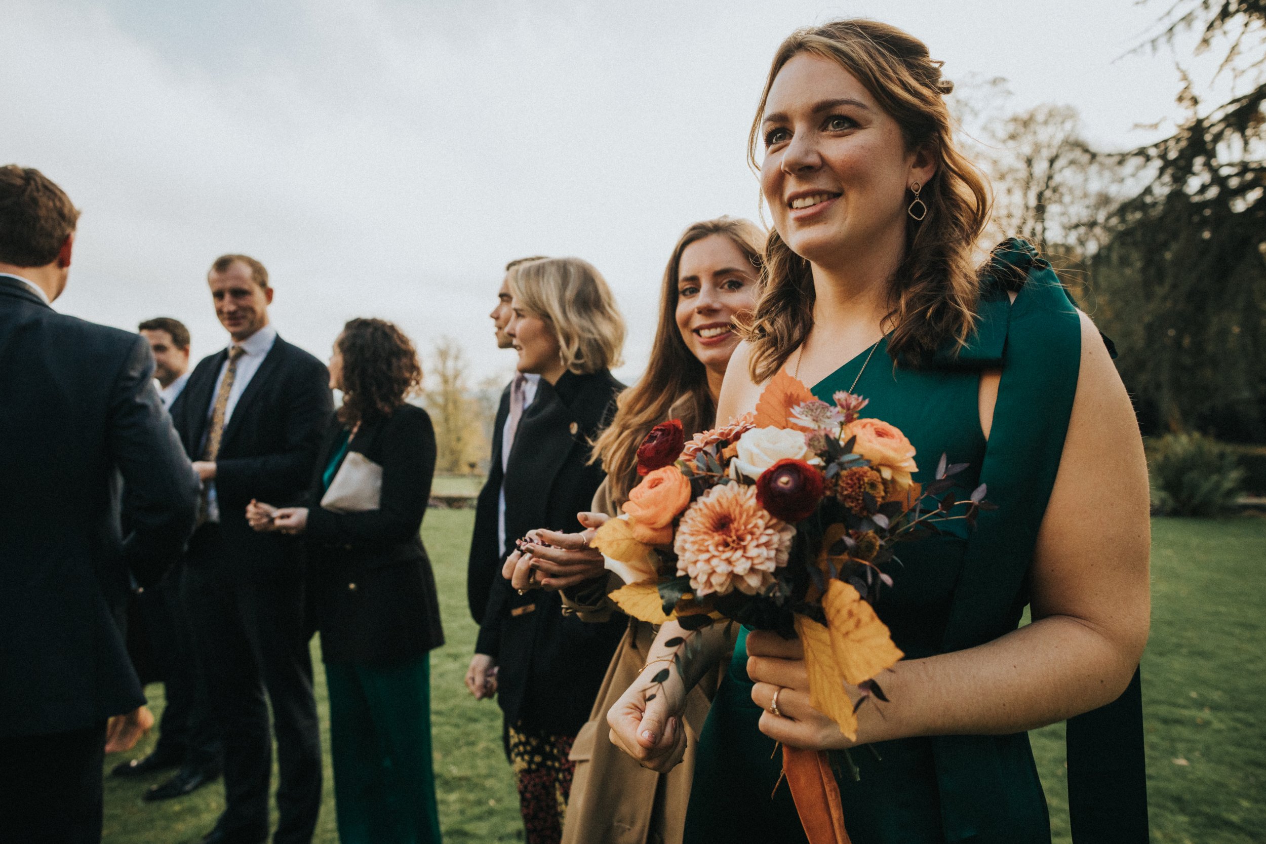 Bridesmaid holding her autumnal bouquet. 