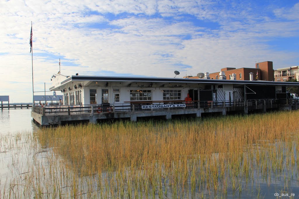 Fleet Landing serves oysters on the half