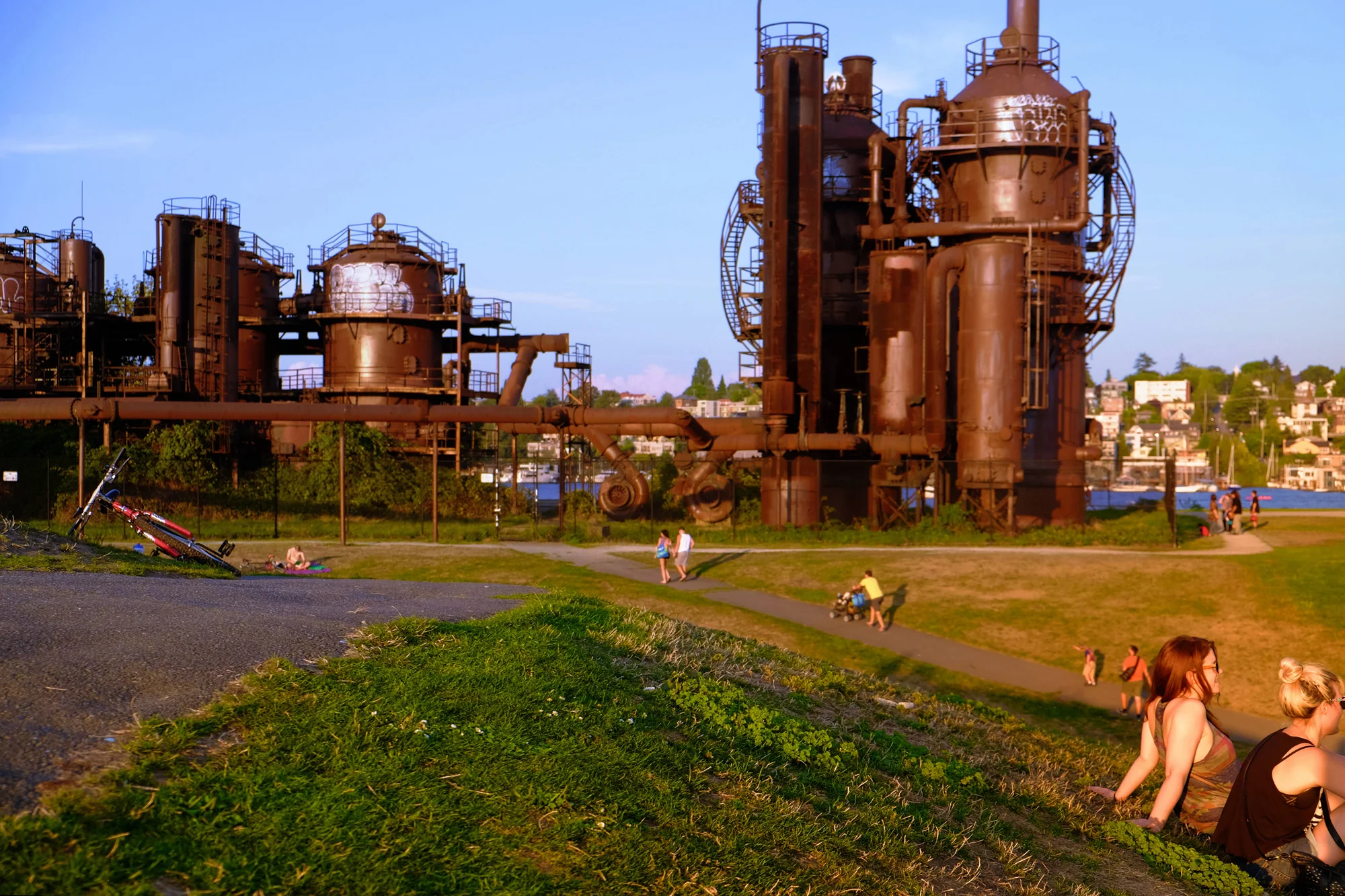 Bikabout-Seattle-Gasworks-Park-sunset-picnic.jpg