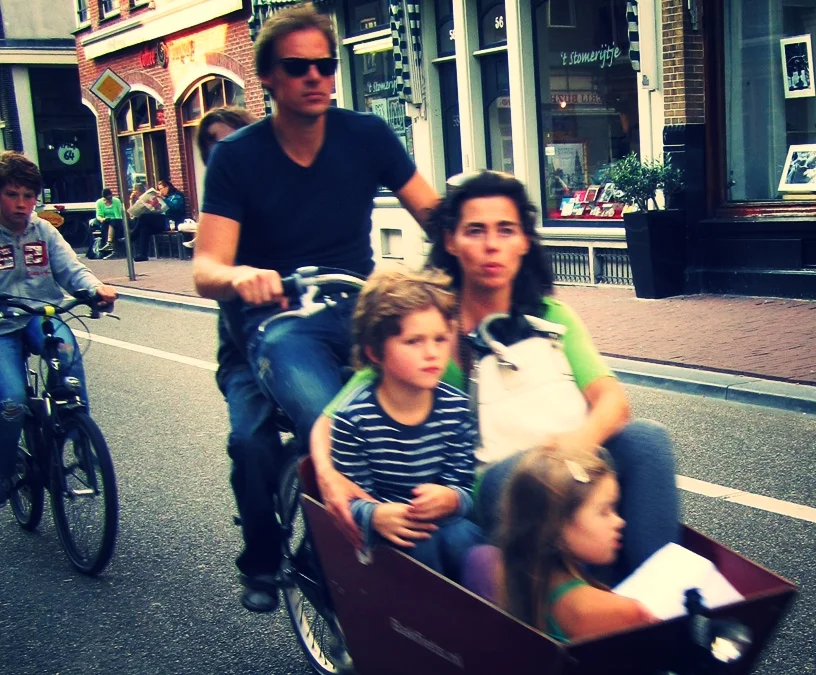 5 on a bike with 1 trailing. The Netherlands are family biking professionals.