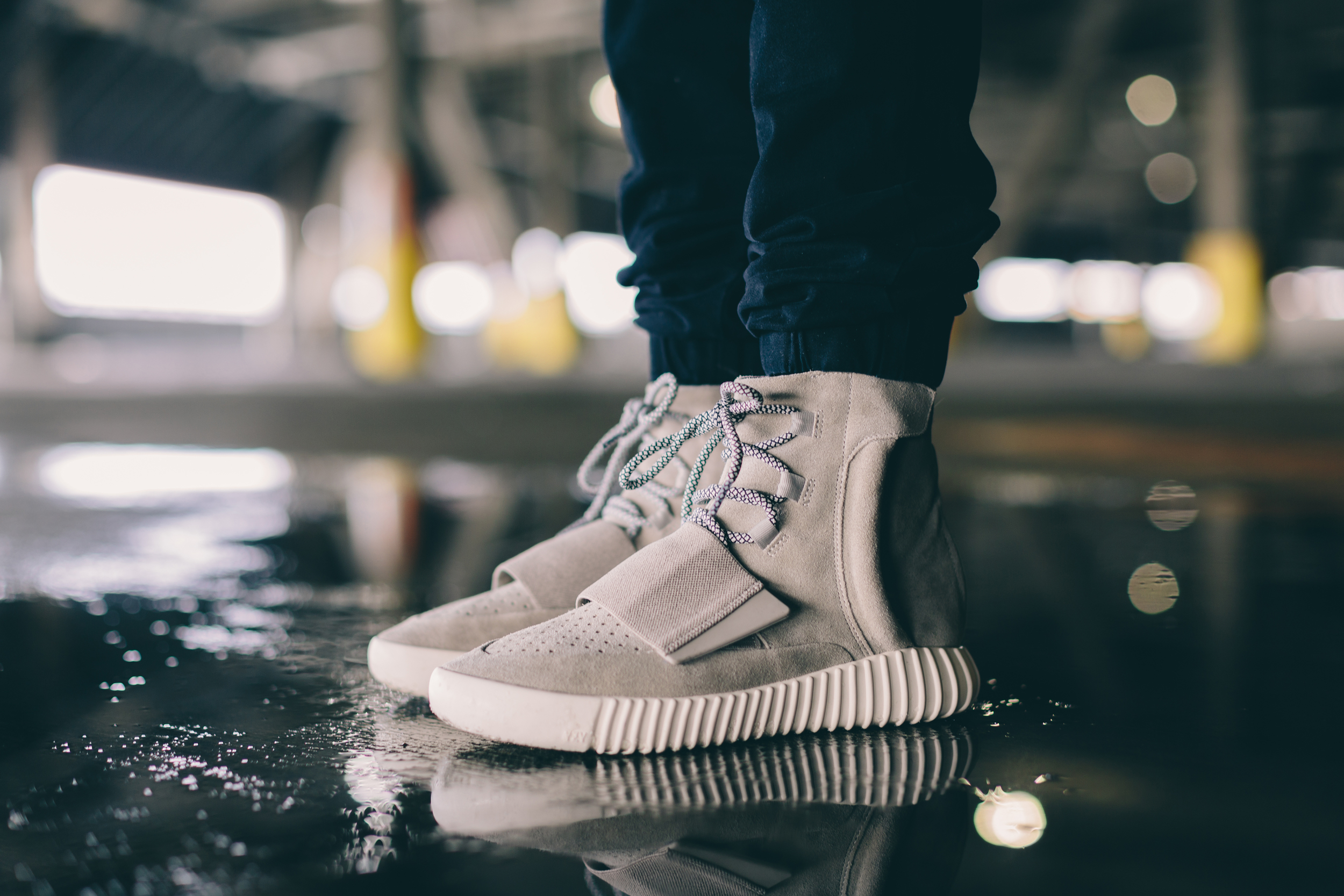 Kirsebær En nat penge On Foot Look at the Adidas Yeezy 750 Boost + Sizing Info — Sneaker Shouts
