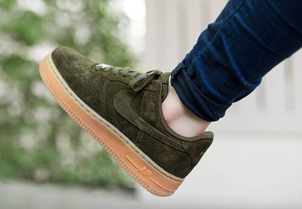 nike-wmns-air-force-1-low-dark-loden-suede-2.jpg