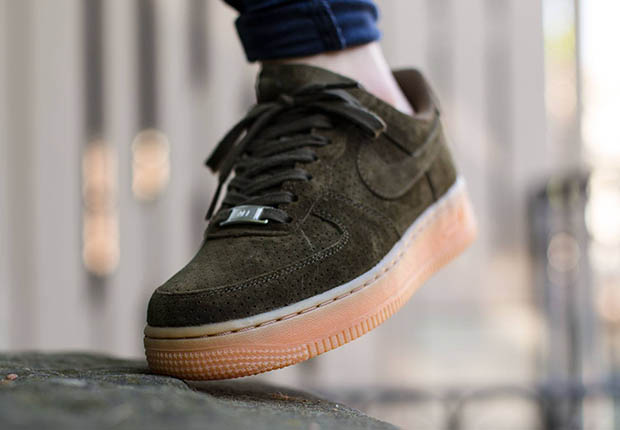 nike-wmns-air-force-1-low-dark-loden-suede-4.jpg