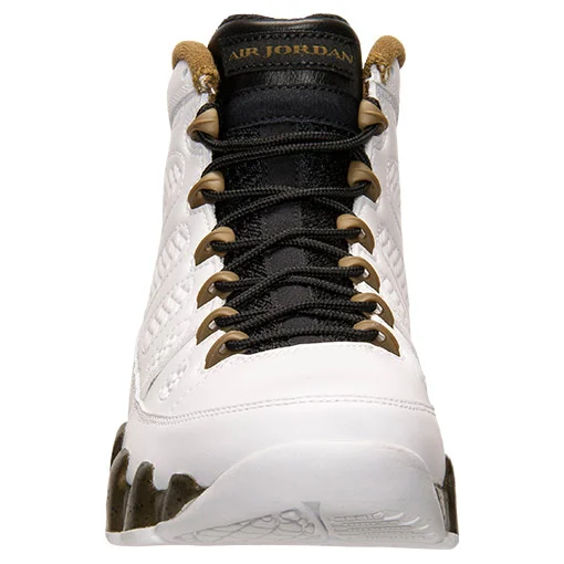 air-jordan-9-statue-retail-photos-04.jpg