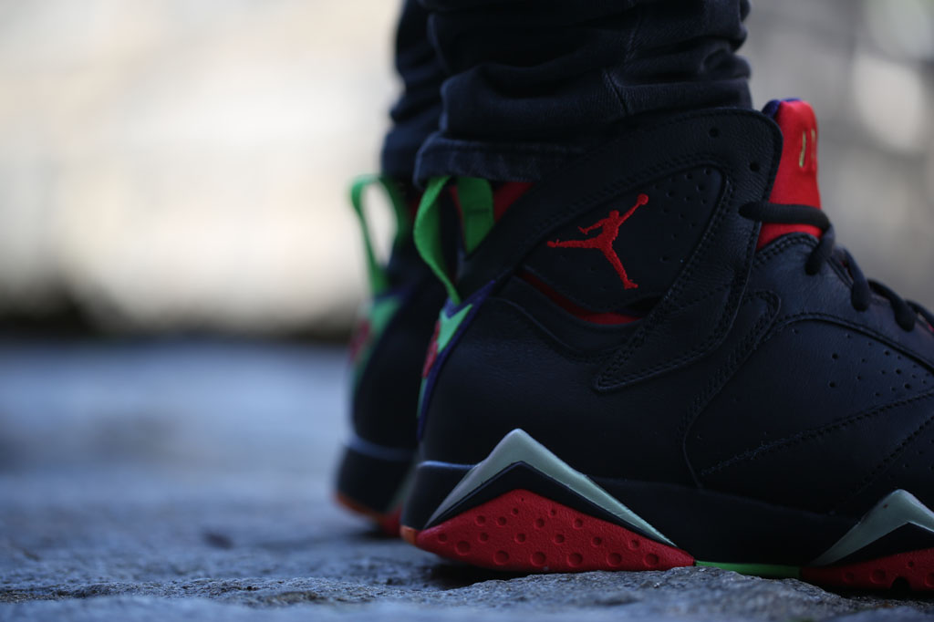 air-jordan-7-marvin-the-martian-on-feet-look-03.jpg