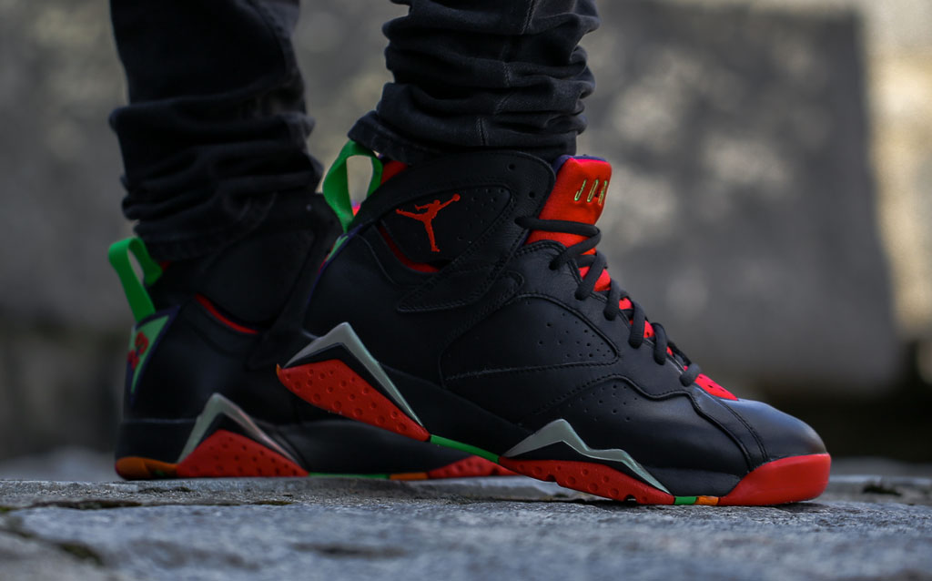 air-jordan-7-marvin-the-martian-on-feet-look-01.jpg