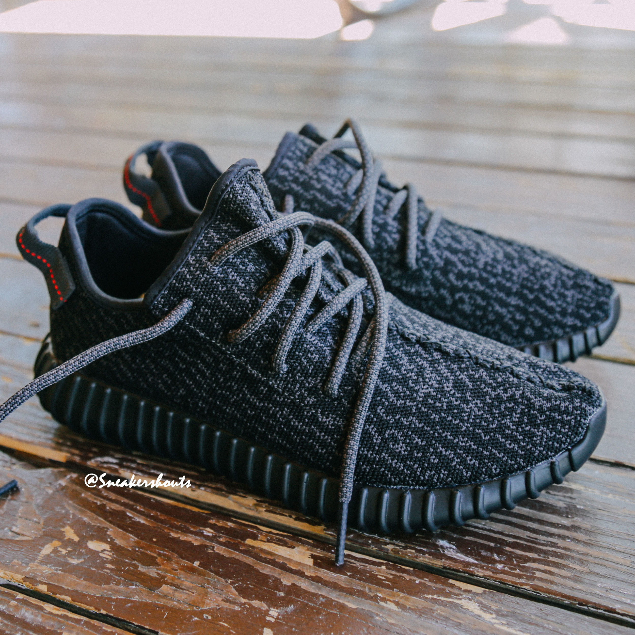 Adidas-Yeezy-350-Boost-Low-Black-CloseUp-5.jpg