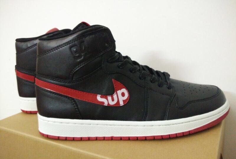 supreme-x-air-jordan-1-first-look-photos-01.jpg