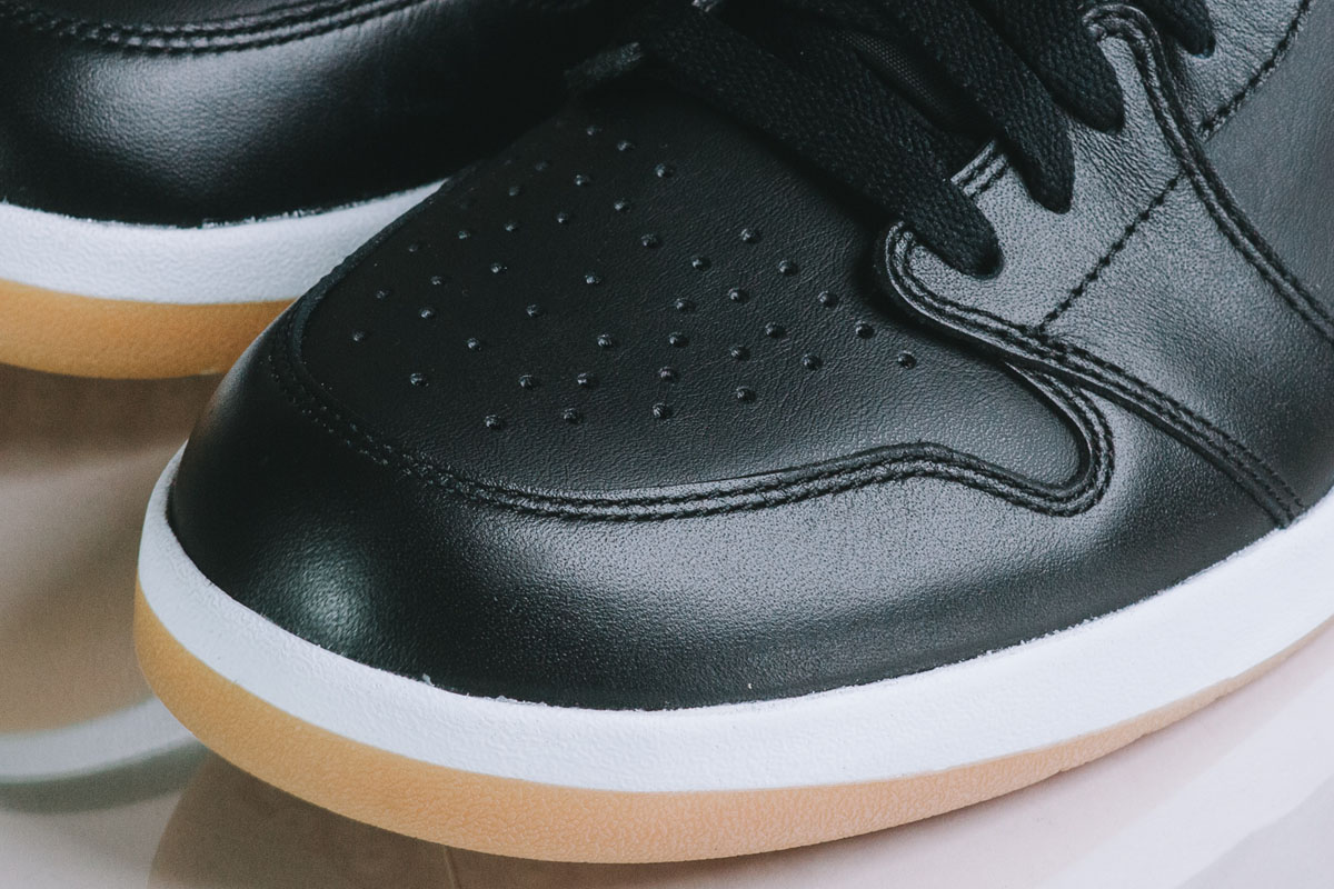 Detailed-Look-Air-Jordan-1.5-The-Return-“Black-Gum”-09.jpg