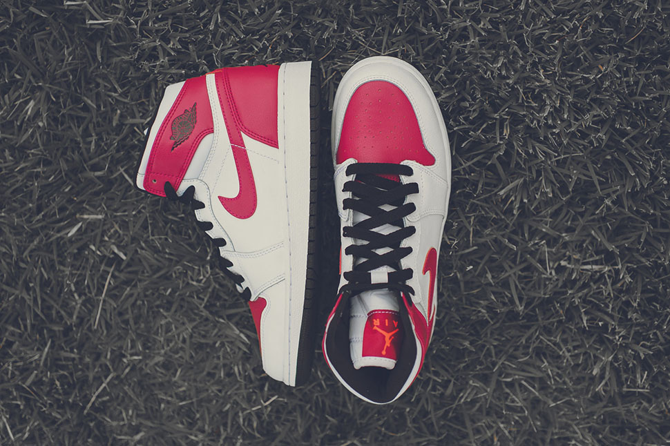 Air-Jordan-1-Retro-High-GS-Spirit-Fuchsia-available-04.jpg