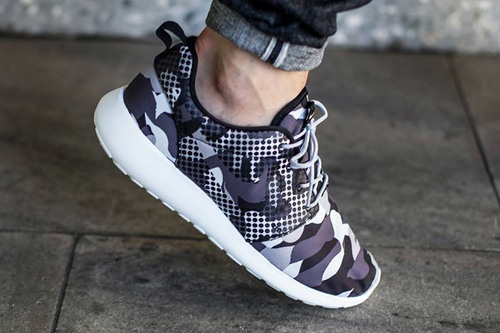 ancla exagerar admiración New Multi-Print Nike Roshe One Pops Up — Sneaker Shouts