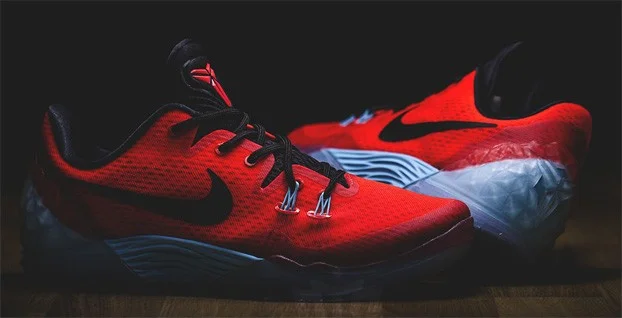 kobe bryant venom shoes