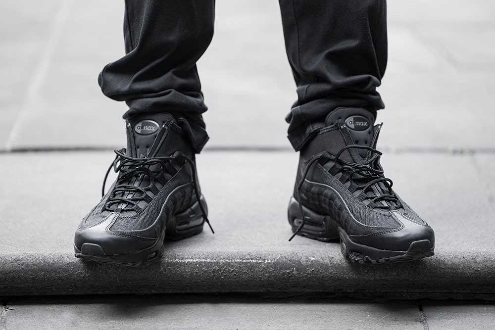 air max 90 triple black on feet