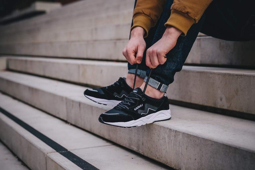 Karhu Aria Black:White On Feet1.jpg