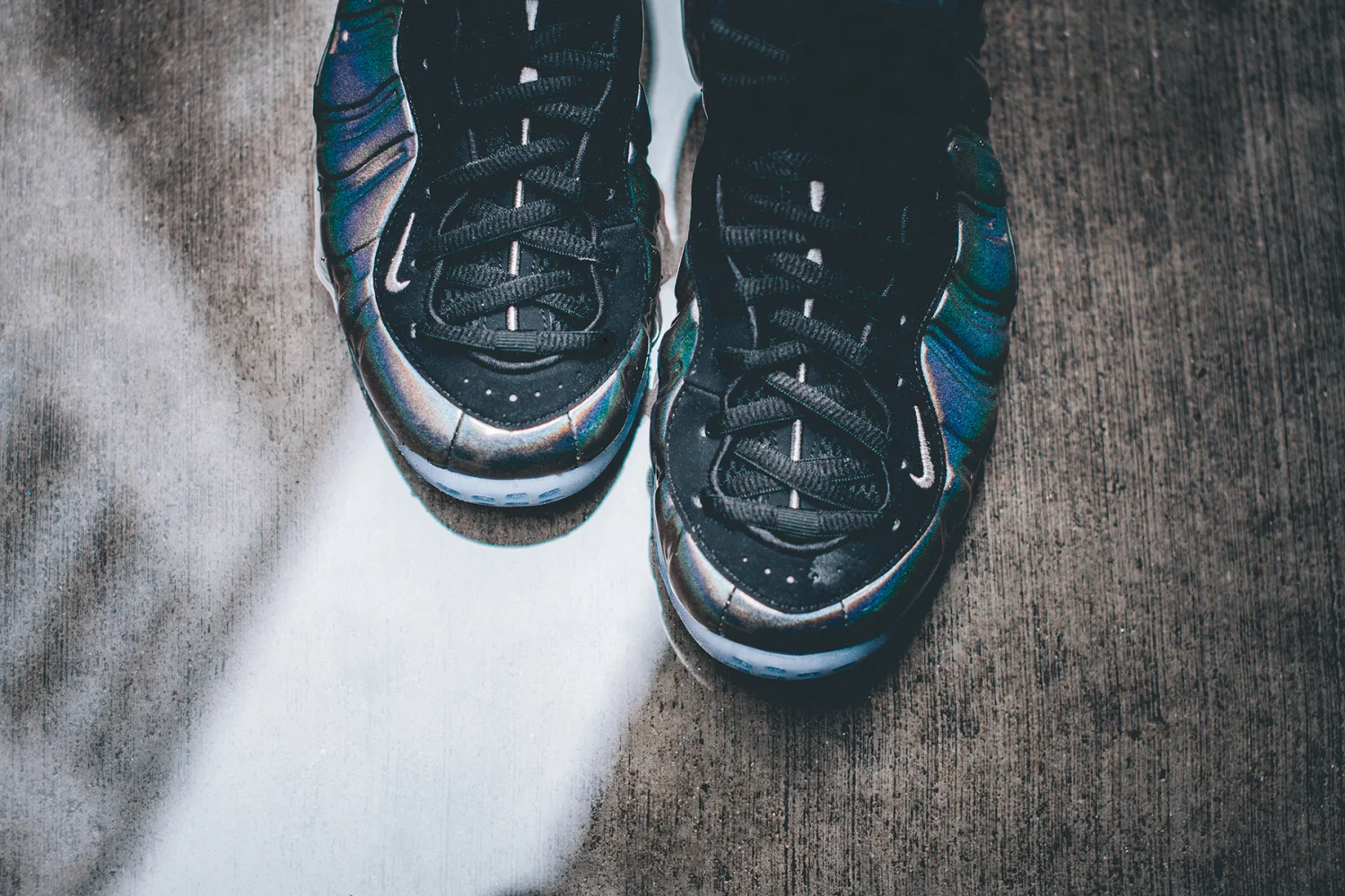 nike-air-foamposite-one-hologram-closer-look-4.jpg